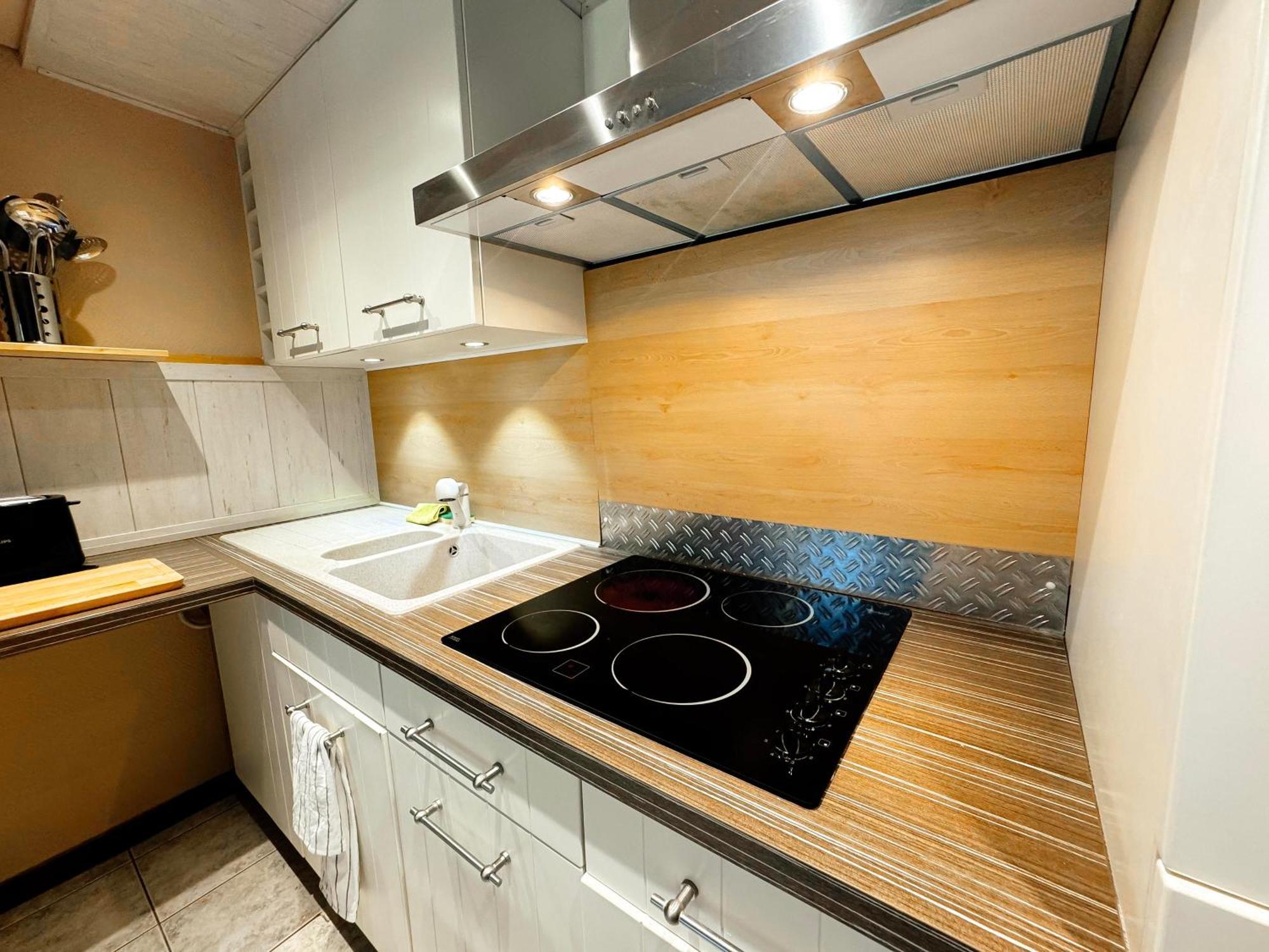 Capsule Lotus-Balneo-Sauna-Billard-Nintendo Hastiere-par-dela Esterno foto