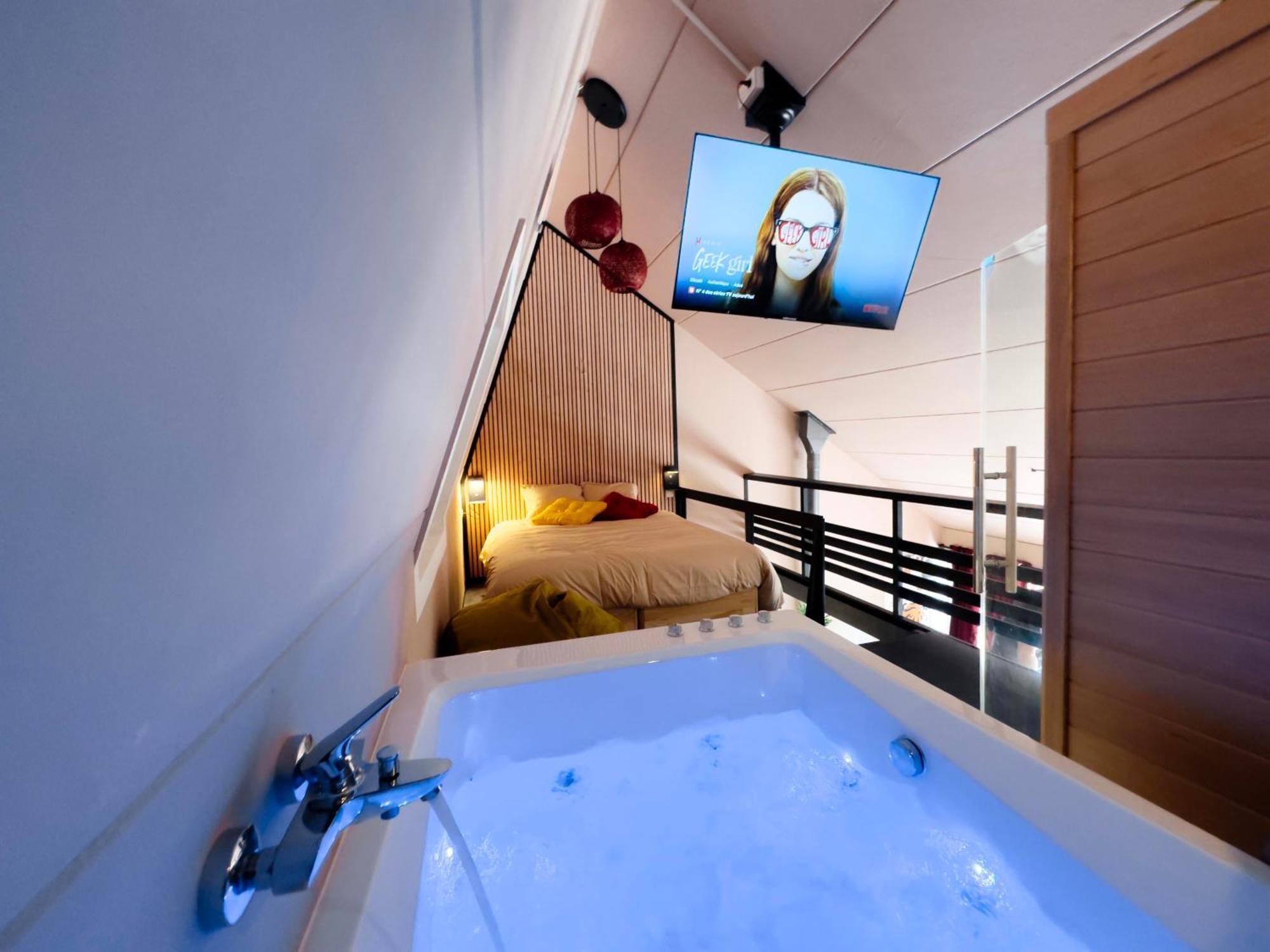 Capsule Lotus-Balneo-Sauna-Billard-Nintendo Hastiere-par-dela Esterno foto