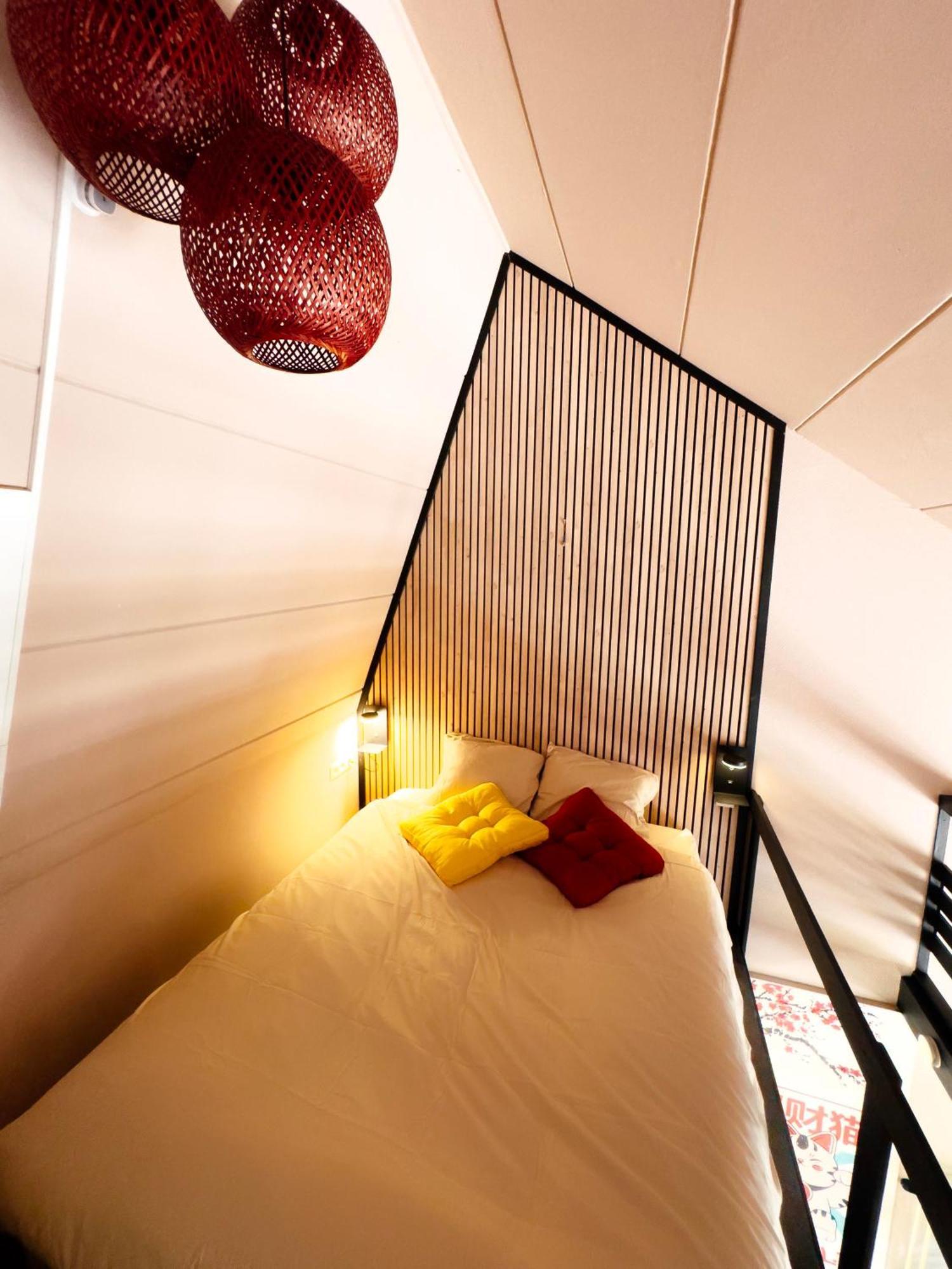 Capsule Lotus-Balneo-Sauna-Billard-Nintendo Hastiere-par-dela Esterno foto