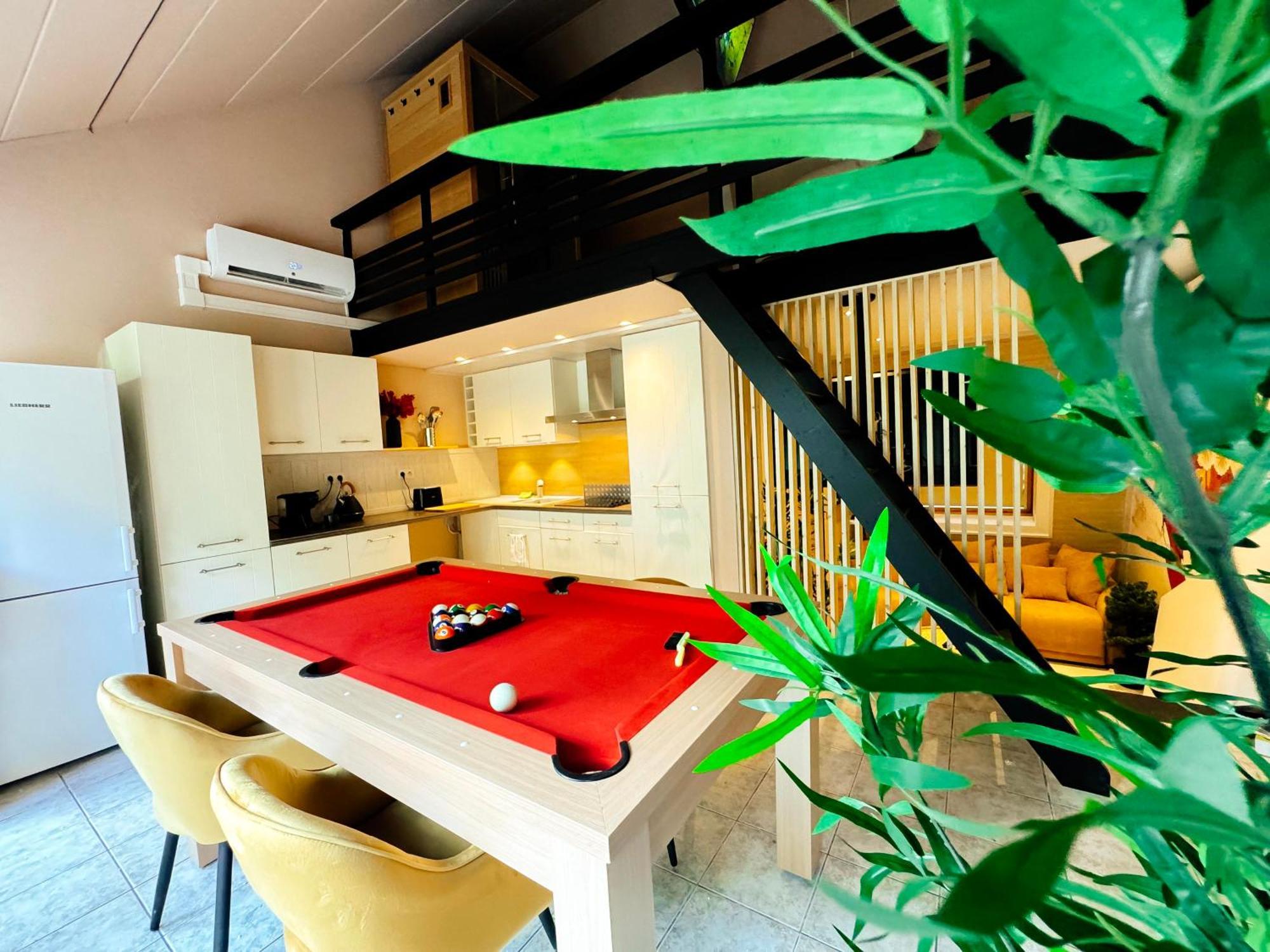 Capsule Lotus-Balneo-Sauna-Billard-Nintendo Hastiere-par-dela Esterno foto